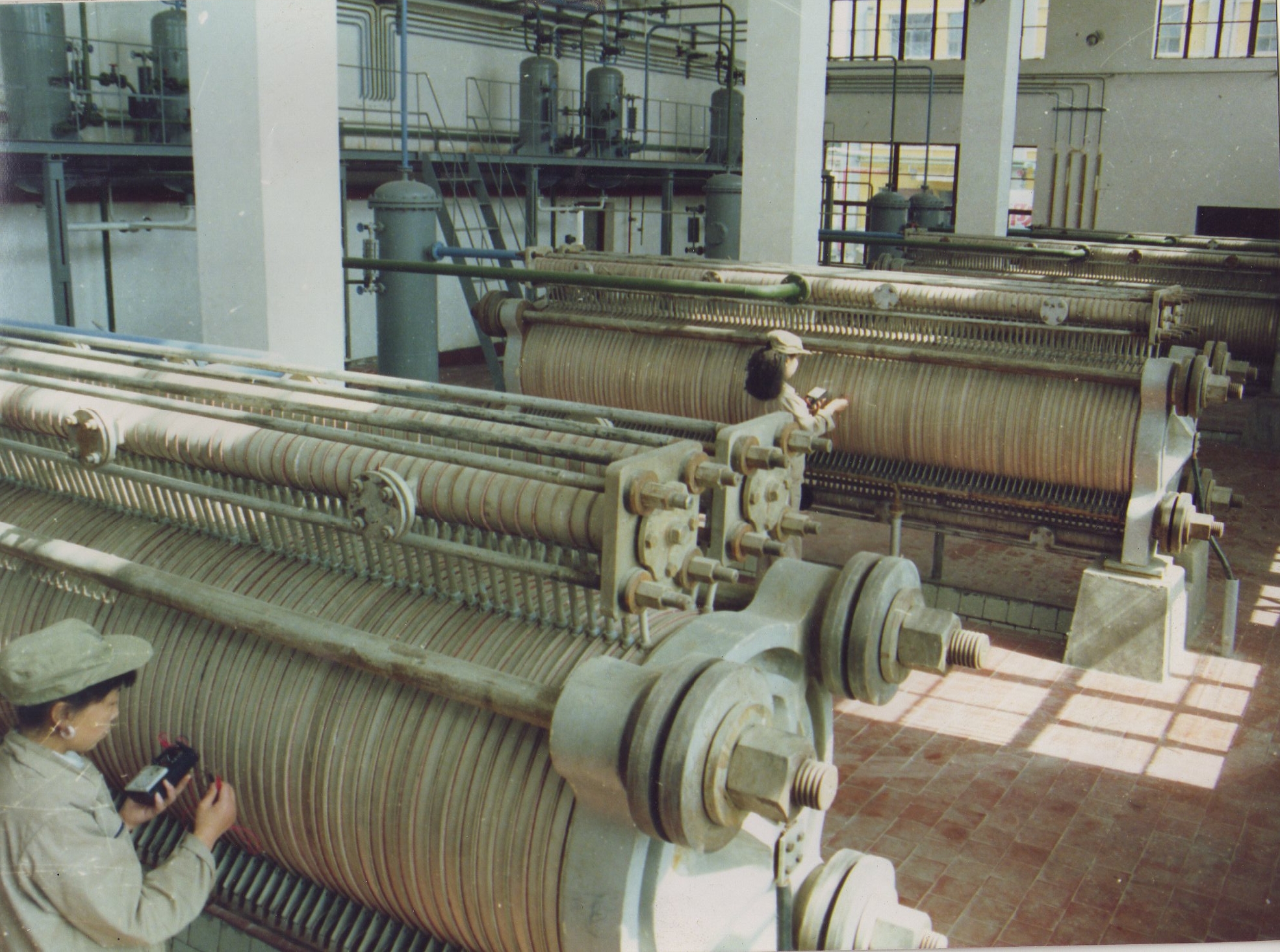 1992年雙氧水生產場面.jpg 1992年雙氧水生產場面.jpg