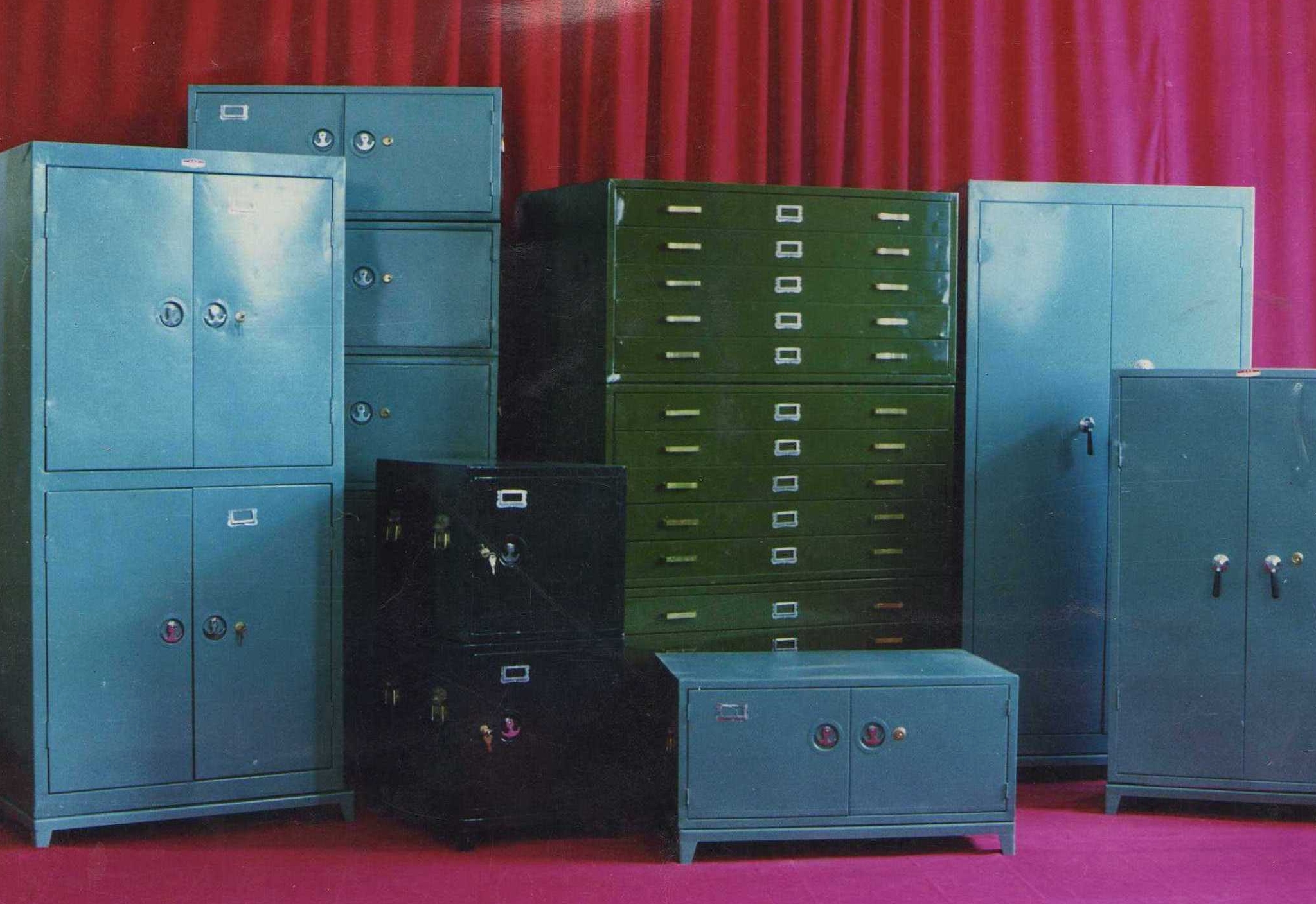 1983年開發的金屬資料柜系列產品 1983年開發的金屬資料柜系列產品